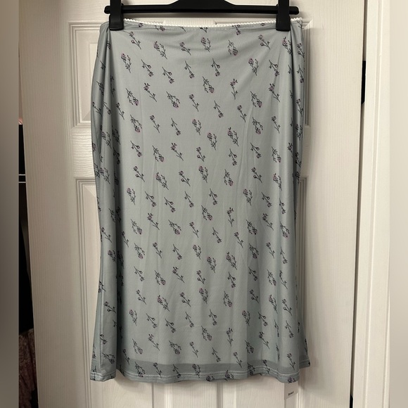 ***SOLD*** NWT Romwe fairycore Skirt - Picture 2 of 7